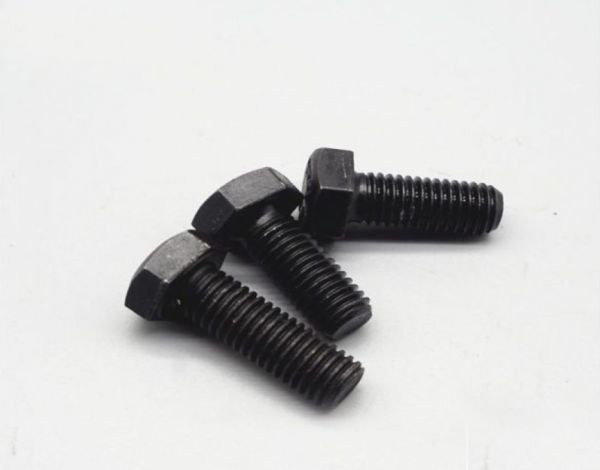 從扳手到工件：方頭螺栓以棱角為證，筑牢連接的根基